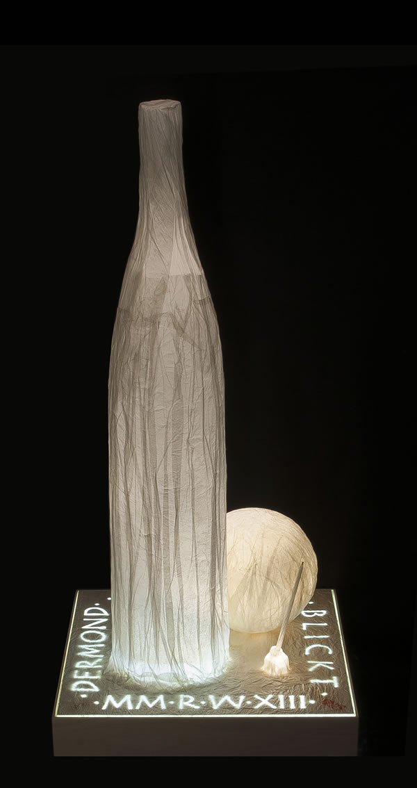 OMAGGIO A MORANDI/WALSER - pergamino e led - cm 47x47x98h